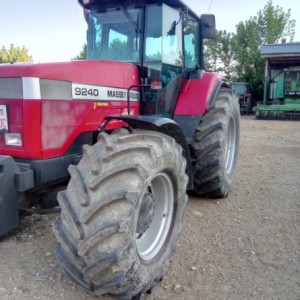 Traktor MF 9240
