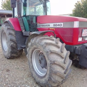 Traktor MF 9240
