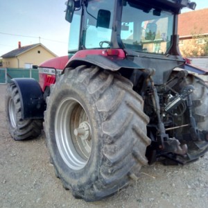 Traktor MF 9240