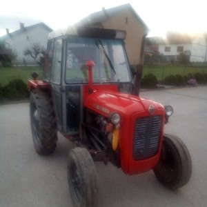 Traktor IMT 533