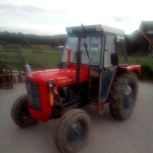 Traktor IMT 533