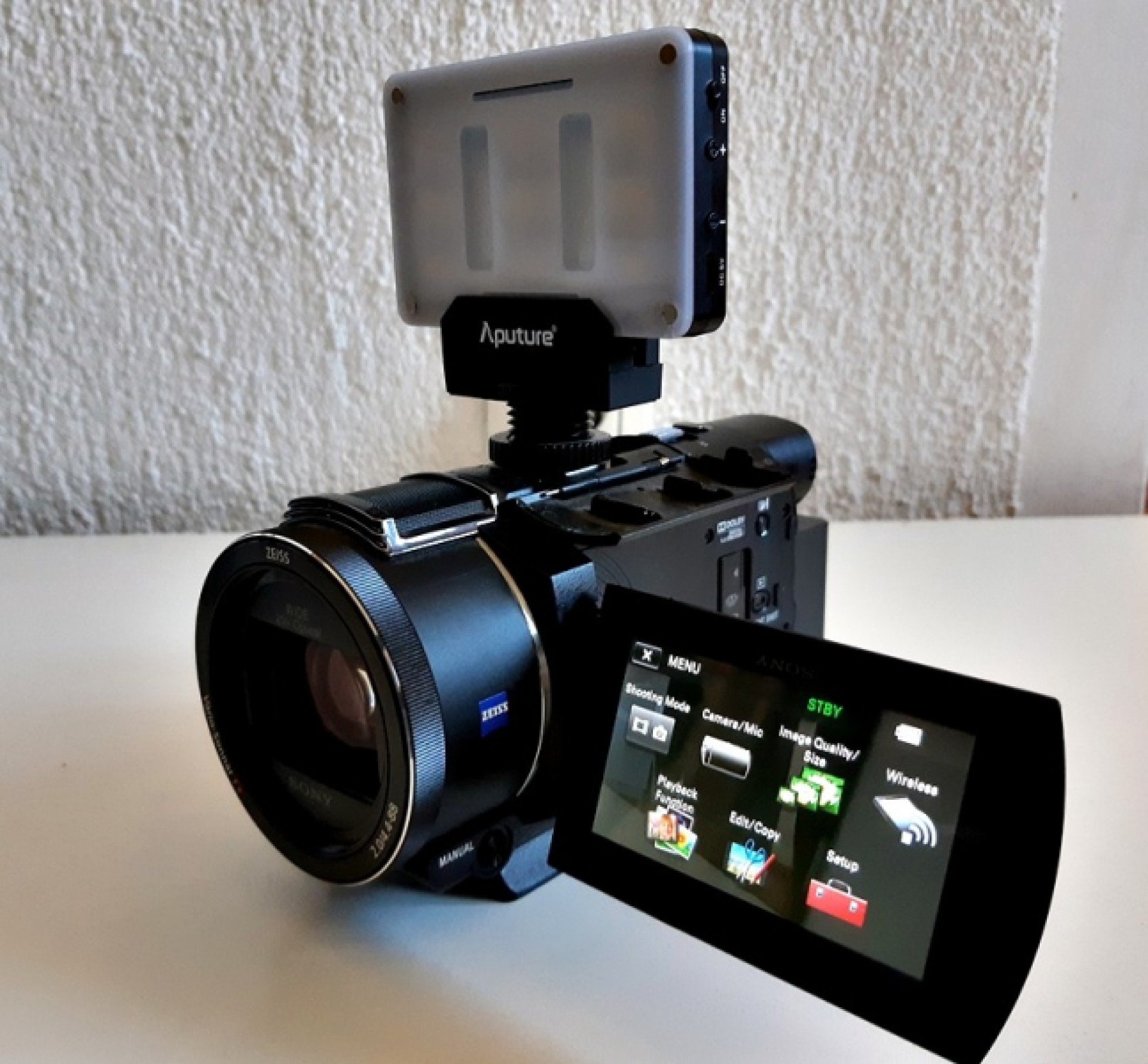 Sony FDR-AX53 4K Ultra HD Kompaktna digitalna kamera + stativ + lampa