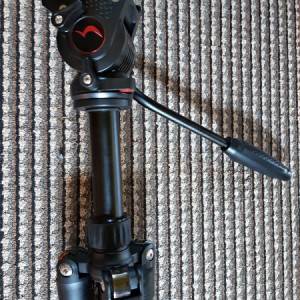 Sony FDR-AX53 4K Ultra HD Kompaktna digitalna kamera + stativ + lampa