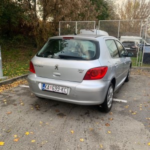Prodaje se