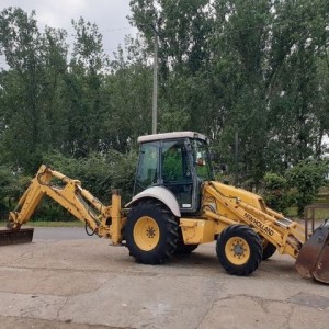 Rovokopac-utovarivac New Holland 75