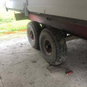 Jednoosovinka s HIAB 445 RV kranom, kruta