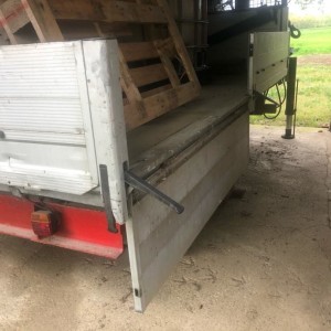 Jednoosovinka s HIAB 445 RV kranom, kruta