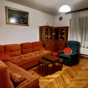 STAN U LUČKOM43m2 POTPUNO NAMJEŠTEN S GARAŽOM