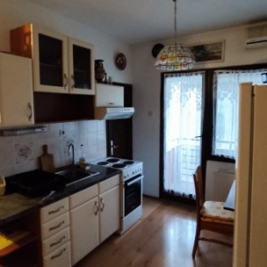 STAN U LUČKOM43m2 POTPUNO NAMJEŠTEN S GARAŽOM