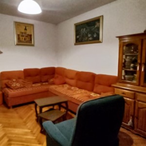 STAN U LUČKOM43m2 POTPUNO NAMJEŠTEN S GARAŽOM