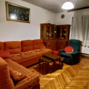 STAN U LUČKOM43m2 POTPUNO NAMJEŠTEN S GARAŽOM