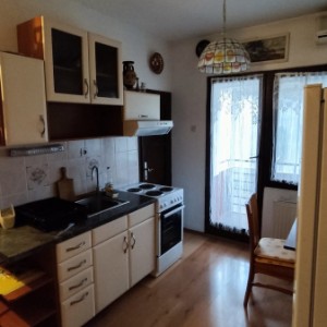 STAN U LUČKOM43m2 POTPUNO NAMJEŠTEN S GARAŽOM