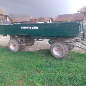 Prikolica tehno stroj