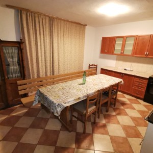 prodaje se kuća, potrebna adaptacija. Mogućnost prenamjene oranice