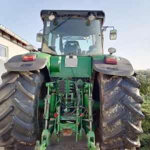 John Deere 8430