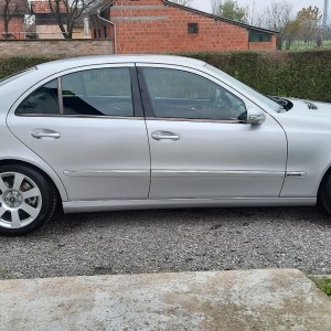 Mercedes-Benz W211 Elegance 220CDI