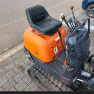 Mini bager hitachi 800 kg