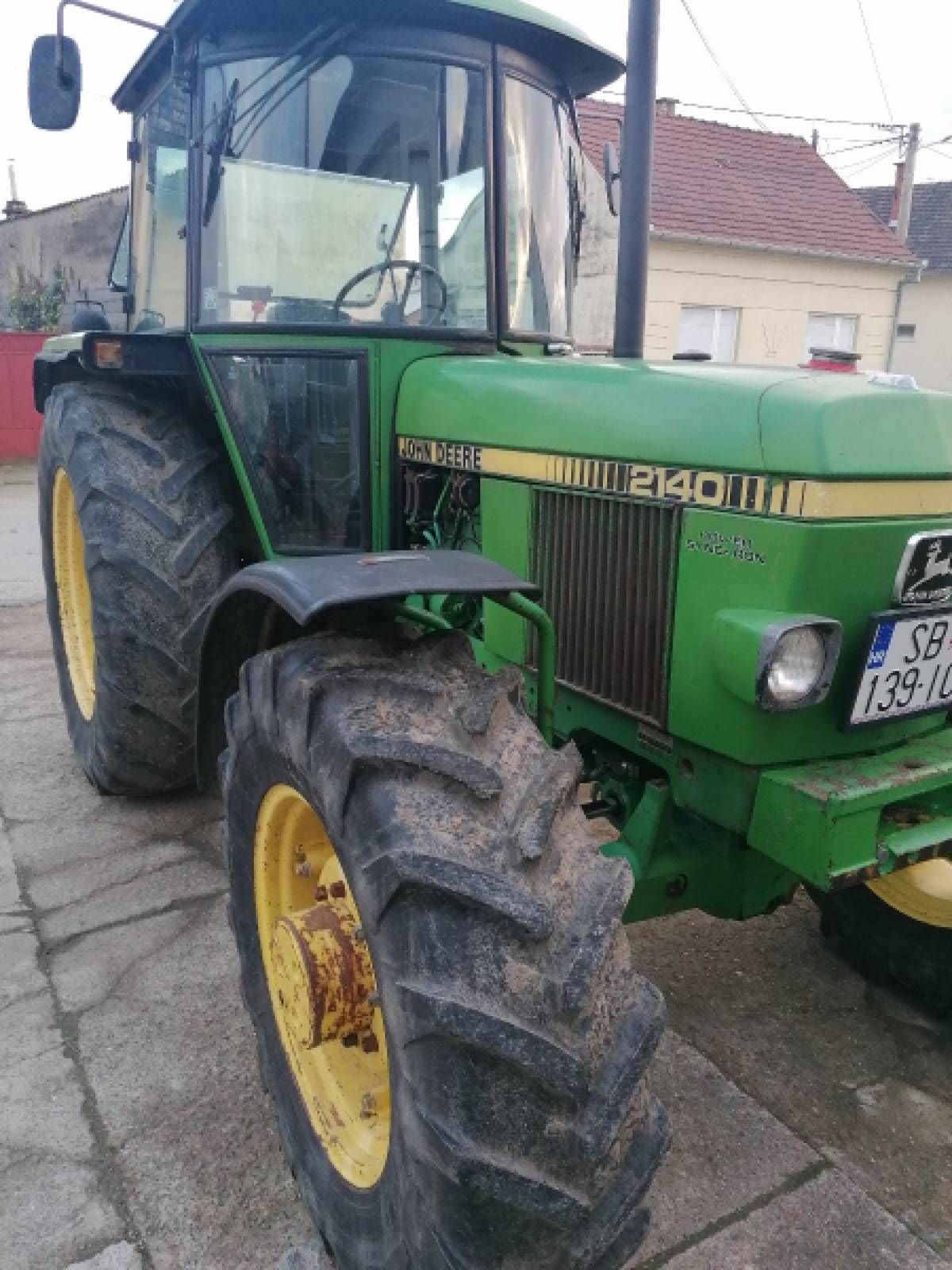 John Deere 2140