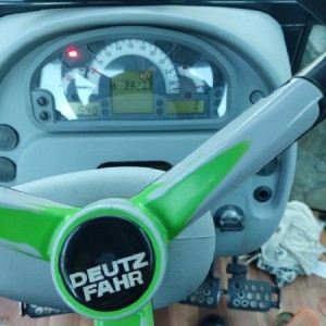 TRAKTOR DEUTZ FAHR