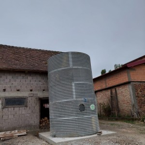 Silos s krovom