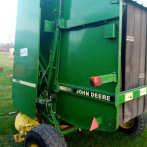 Rolo balirka John Deere 550