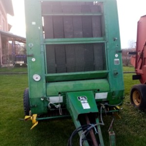 Rolo balirka John Deere 550