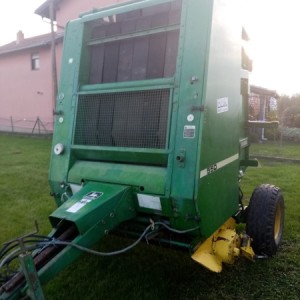 Rolo balirka John Deere 550