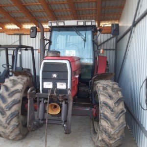 TRAKTOR MASSEY FERGUSON