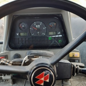 TRAKTOR MASSEY FERGUSON
