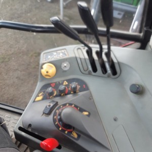 TRAKTOR MASSEY FERGUSON
