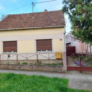 Kuća za adaptaciju 106 m2 + dvorište - Osijek (prodaja)
