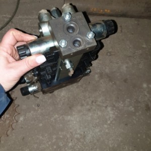 Razvodnik hidraulike 12 V