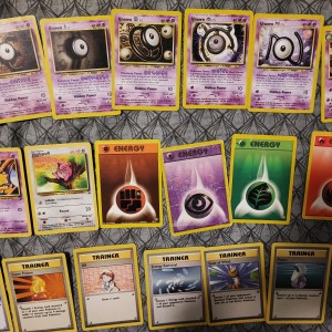 Prodaje se kompletan lot original Pokemon karata najstariji setovi