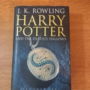 J.K. Prvo izdanje HARRY POTTER AND THE DEATHLY HALLOWS