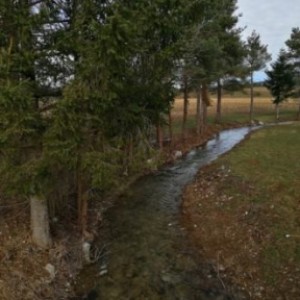 Kuća + veliko zemljište sa potokom Oštarije-Josipdol