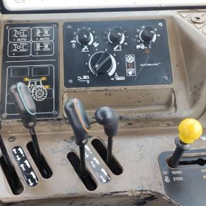 Traktor New Holland M 135