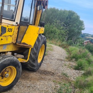 Terenski viljuskar JCB