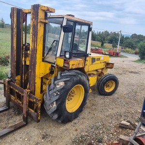 Terenski viljuskar JCB