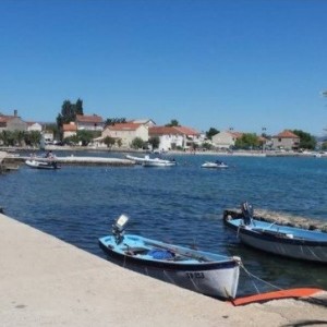 Plac na moru Peljesac-Hrvatska