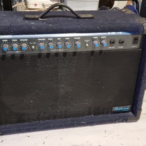 Hohner HR 40RC gitarsko pojačalo