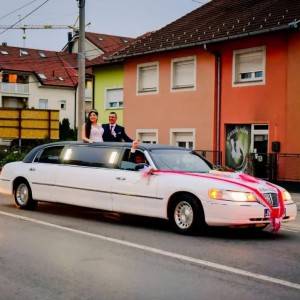 Najam limuzina i oldtimera za vjenčanje i ostale svečanosti