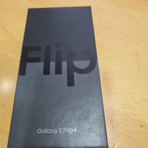 Z Flip4 5G 8/256GB Graphite NOVO ZAPAKIRANO