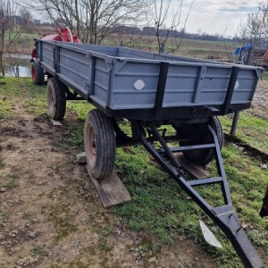 prodajem prikolicu kikindu
