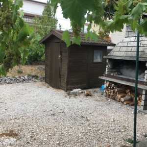 Vikendica sa okucnicom