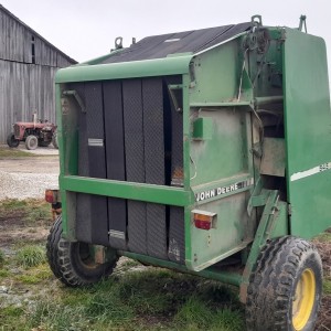 Balirka John Deere 545