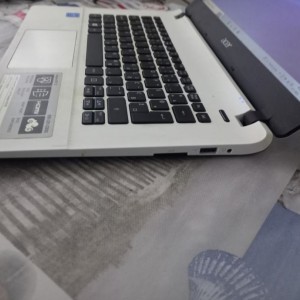 POVOLJNO. Potpuno novi ACER Aspire ES 13