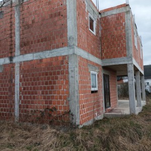 Prodaje se obiteljska kuća u izgradnji
