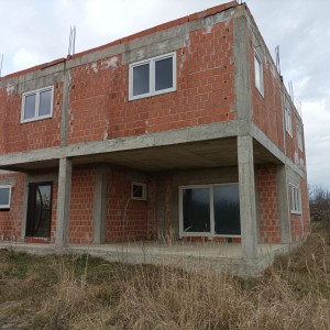 Prodaje se obiteljska kuća u izgradnji