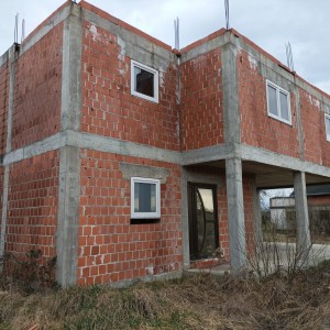 Prodaje se obiteljska kuća u izgradnji