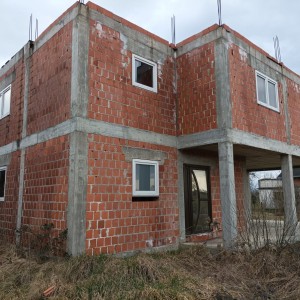Prodaje se obiteljska kuća u izgradnji